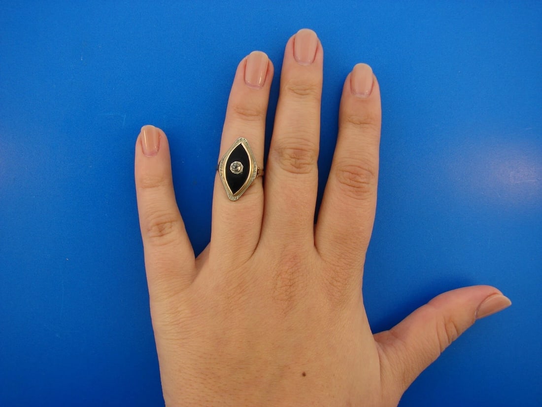 CHIC Art Deco 10k Yellow Gold, Diamond & Onyx Ring Circa 1920s - 5