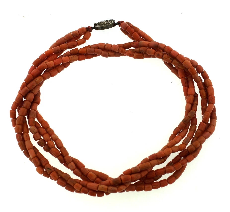 C.1960 VINTAGE STERLING SILVER CLASP MEDITERRIAN CORAL NECKLACE STRAND: Title: C.1960 VINTAGE STERLING SILVER CLASP MEDITERRIAN CORAL NECKLACE STRANDDescription: Antique and Estate Pieces SILVER & CORAL NECKLACE LENGTH 25'' WEIGHT 55.5 G EACH CORAL IS APPROX. 6 MM X 4