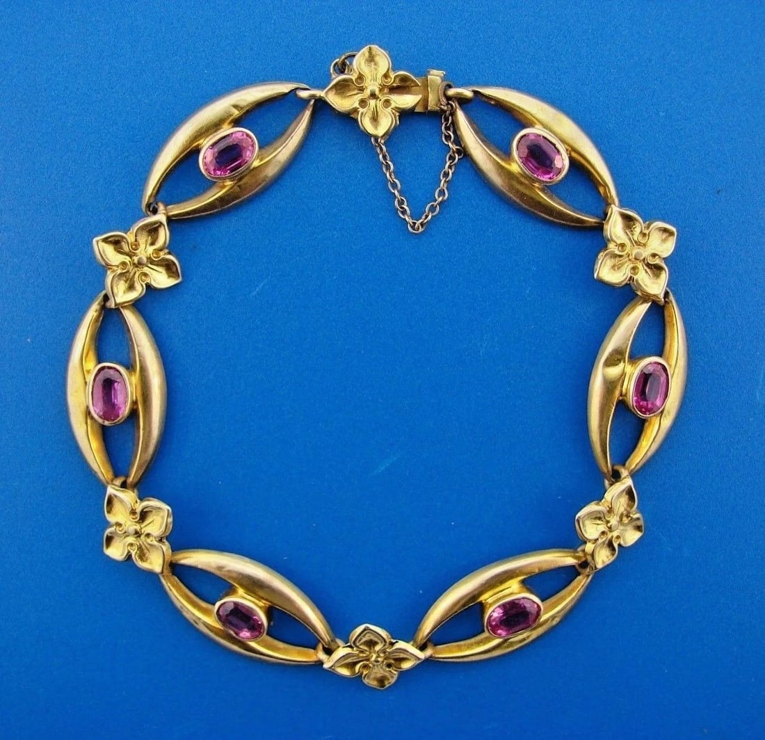 GORGEOUS British 9k Yellow Gold & Pink Sapphire Bracelet: Title: GORGEOUS British 9k Yellow Gold & Pink Sapphire BraceletDescription: British 9k Yellow Gold & Pink Sapphire Bracelet · This is a must for any collector. · The weight is 11.6 grams.