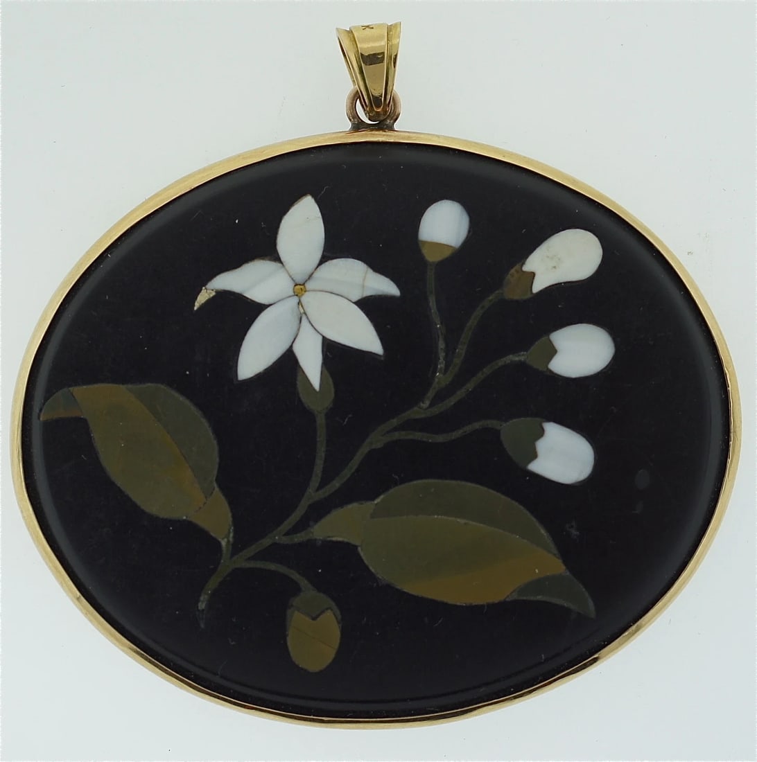 PIETRA DURA 18K YELLOW GOLD C.1950 PENDANT. MARKED. FLOWER COLORED STONES - 2