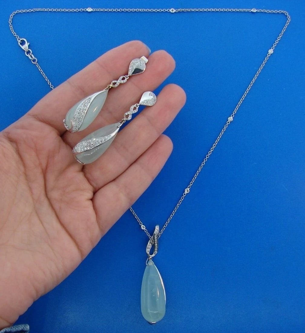 CHIC Suzanne Wilson 18k White Gold, Diamond & Chrysophrase Necklace & Earrings: Title: CHIC Suzanne Wilson 18k White Gold, Diamond & Chrysophrase Necklace & EarringsDescription: Suzanne Wilson Chrysophrase, 18k Gold & DiamonEarrings & Pendant Set Unique… Stylish &