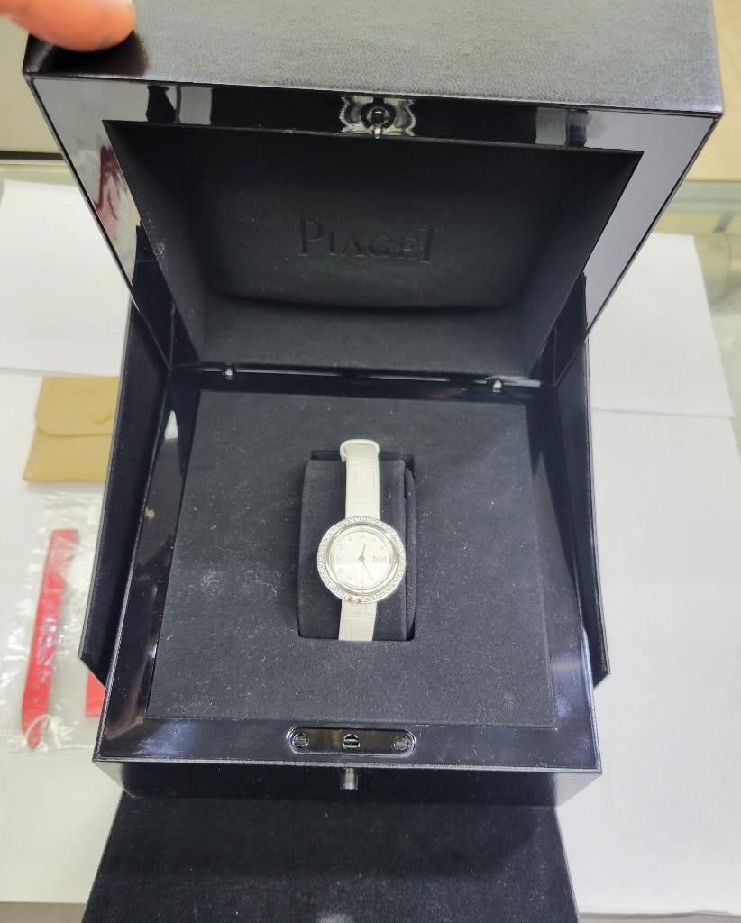 Ladies 18k White Gold PIAGET Possession Watch Ref G0A43084 With Diamonds* EXLNT - 13