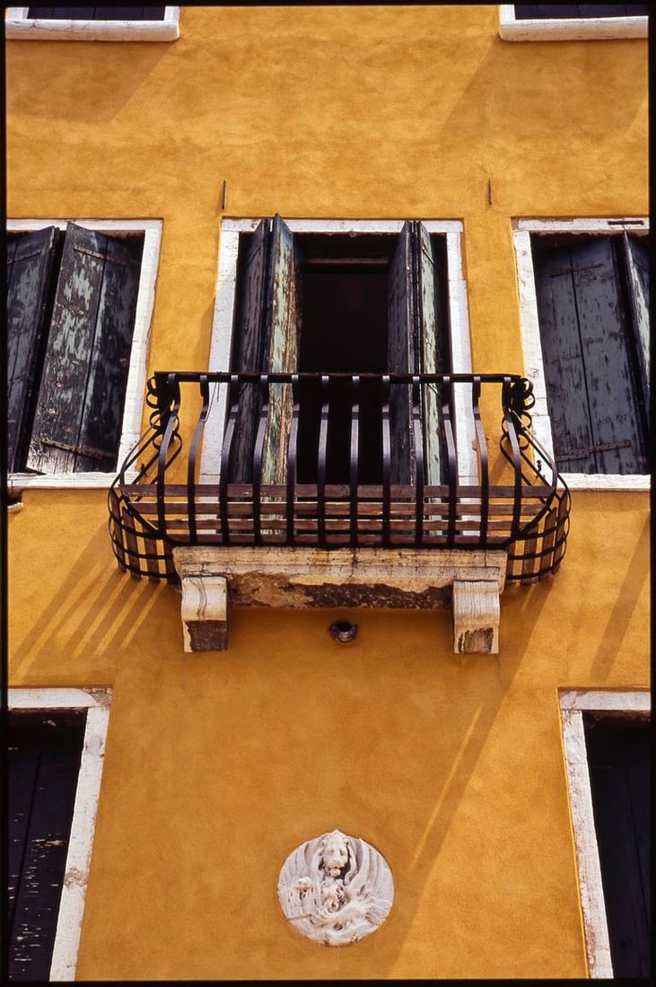 Edition 2/10 - Balcony, Venice, Italy - Chromogenic: Title: Edition 2/10 - Balcony, Venice, Italy - Chromogenic Description: Title: Edition 2/10 - Balcony, Venice, Italy - Chromogenic Photograph Artist: Paul Cooklin Origin: United Kingdom Medium: Photog