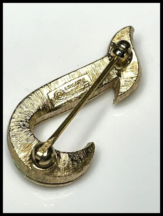 Vintage Crown TRIFARI Letter J Initial Brooch - 4