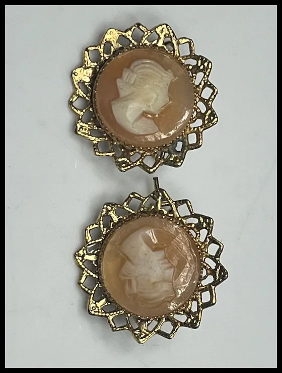 Vintage Gold Tone Cameo Costume Earrings - 3
