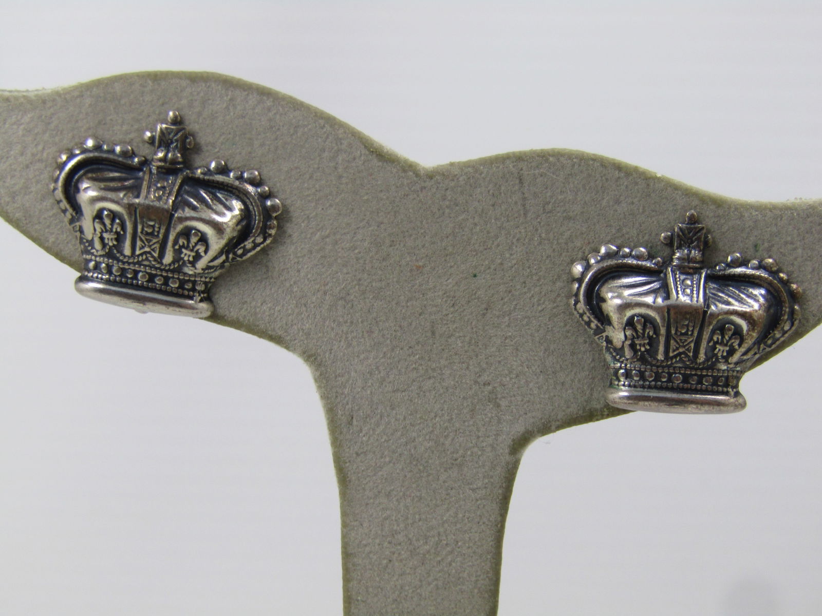 Vintage Sterling Crown Screwback Earrings, 1940's-1950's: Vintage Sterling Crown Screwback Earrings, 1940's-1950's. Sterling crowns with very nice detail with raised and lower areas as well as fleur-de-lis and other designs. They are marked sterling and