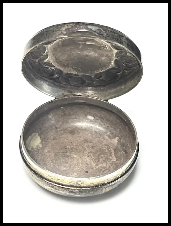Vintage Sterling Silver Art Nouveau Pill Box/ Trinket Case - 4
