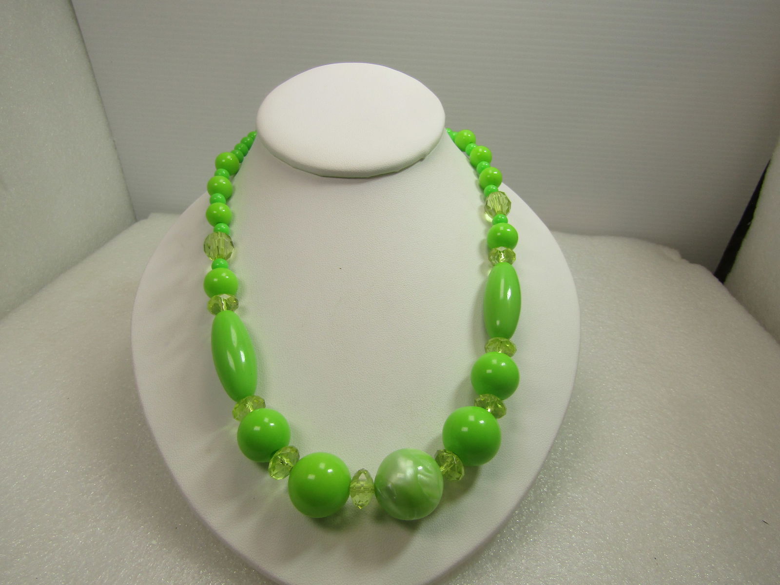 Vintage Bright Green Beaded Necklace, 28", 1960's-1970's (1 of 6)