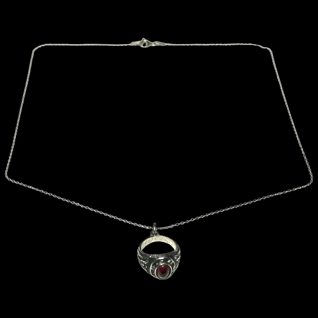 Vintage Sterling SIlver Class Ring Charm on Italian Sterling SIlver Chain: Title: Vintage Sterling SIlver Class Ring Charm on Italian Sterling SIlver Chain Description: Vintage Sterling SIlver Class Ring Charm on Italian Sterling SIlver ChainHallmarked: 925 Sterling ItalyWei