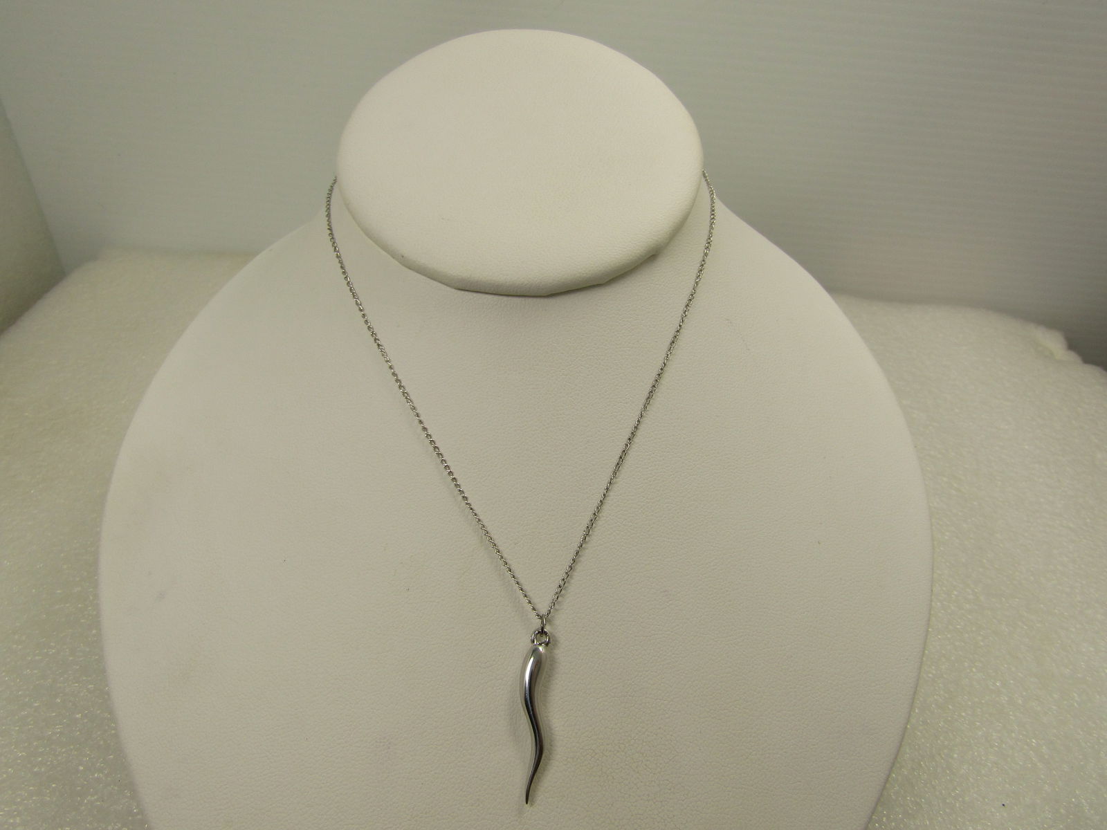 Vintage Sterling Italian Horn Necklace, 18", Unisex. 1980's-1990's: Vintage Sterling Italian Horn Necklace, 18", Unisex. 1980's-1990's. It is marked on the spring ring but the entire thing cannot be read - it is .925 and letters after that - the pendant and chain