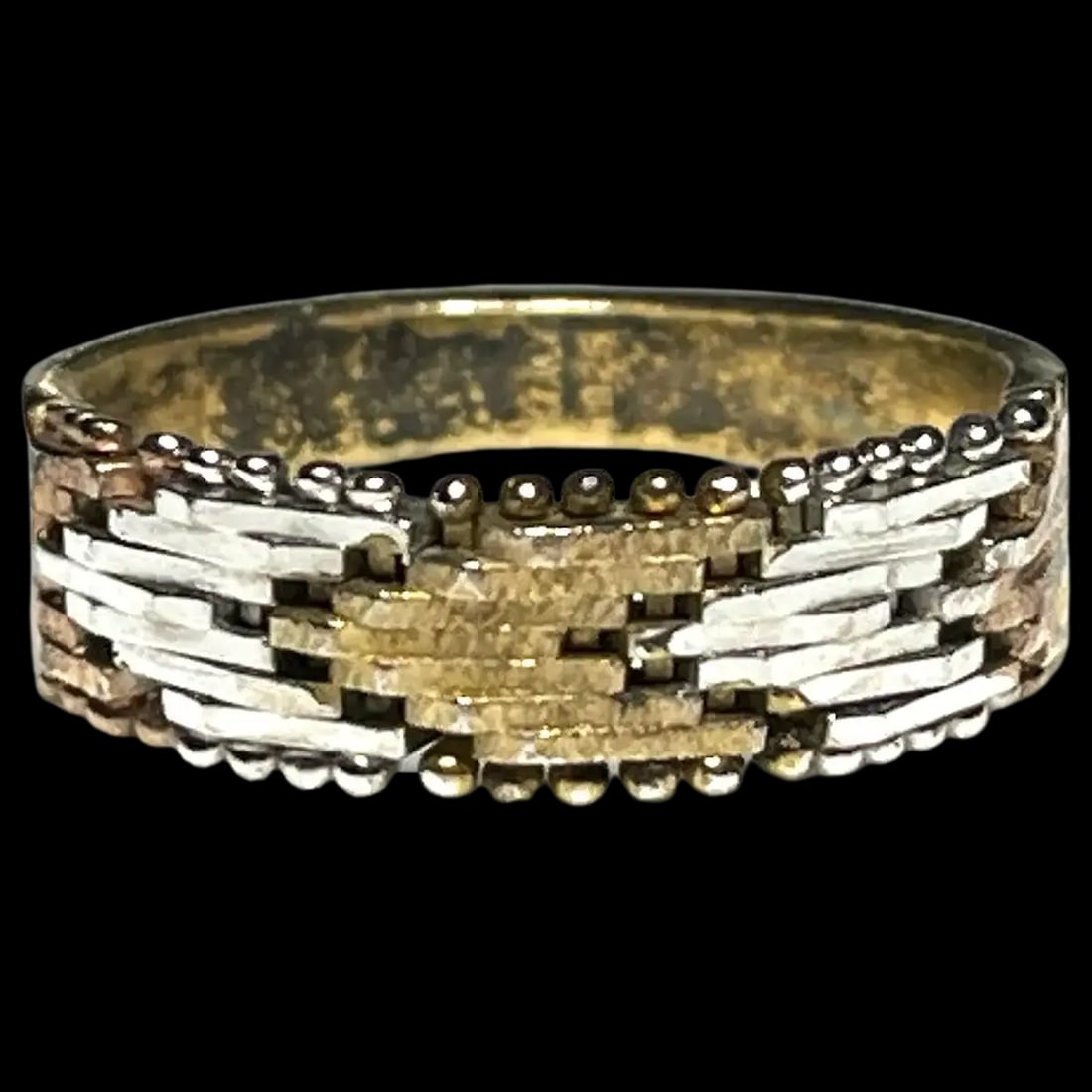 Vintage Italian Tri- Color Sterling Silver Ring: Title: Vintage Italian Tri- Color Sterling Silver Ring Description: Vintage Italian Tri- Color Sterling Silver RingHallmarked: Italy 925Weighs: 3.7 gramsMeasures Ring Size Us: 8 Reserve: $35.00 Shippi