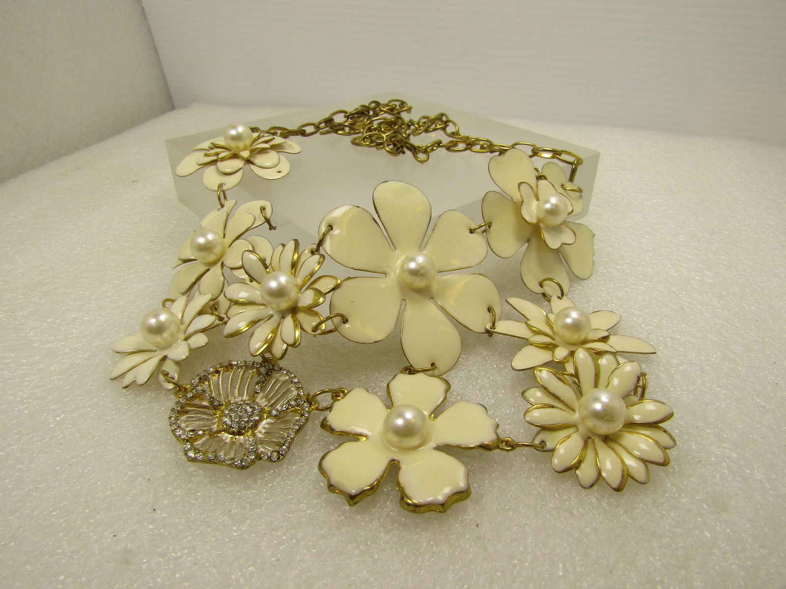 Vintage Whtie Floral Enameled Bib Necklace, Faux Pearls & Rhinestones, 1980's-1990's26"-28" - 4