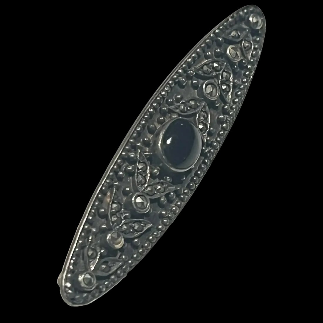 Vintage Sterling Silver Black Onyx and Marcasite Oval Brooch: Title: Vintage Sterling Silver Black Onyx and Marcasite Oval Brooch Description: Vintage Sterling Silver Black Onyx and Marcasite Oval BroochHallmarked: 925Weighs 8.3 gramsMeasures Approx. 2.75 x .50