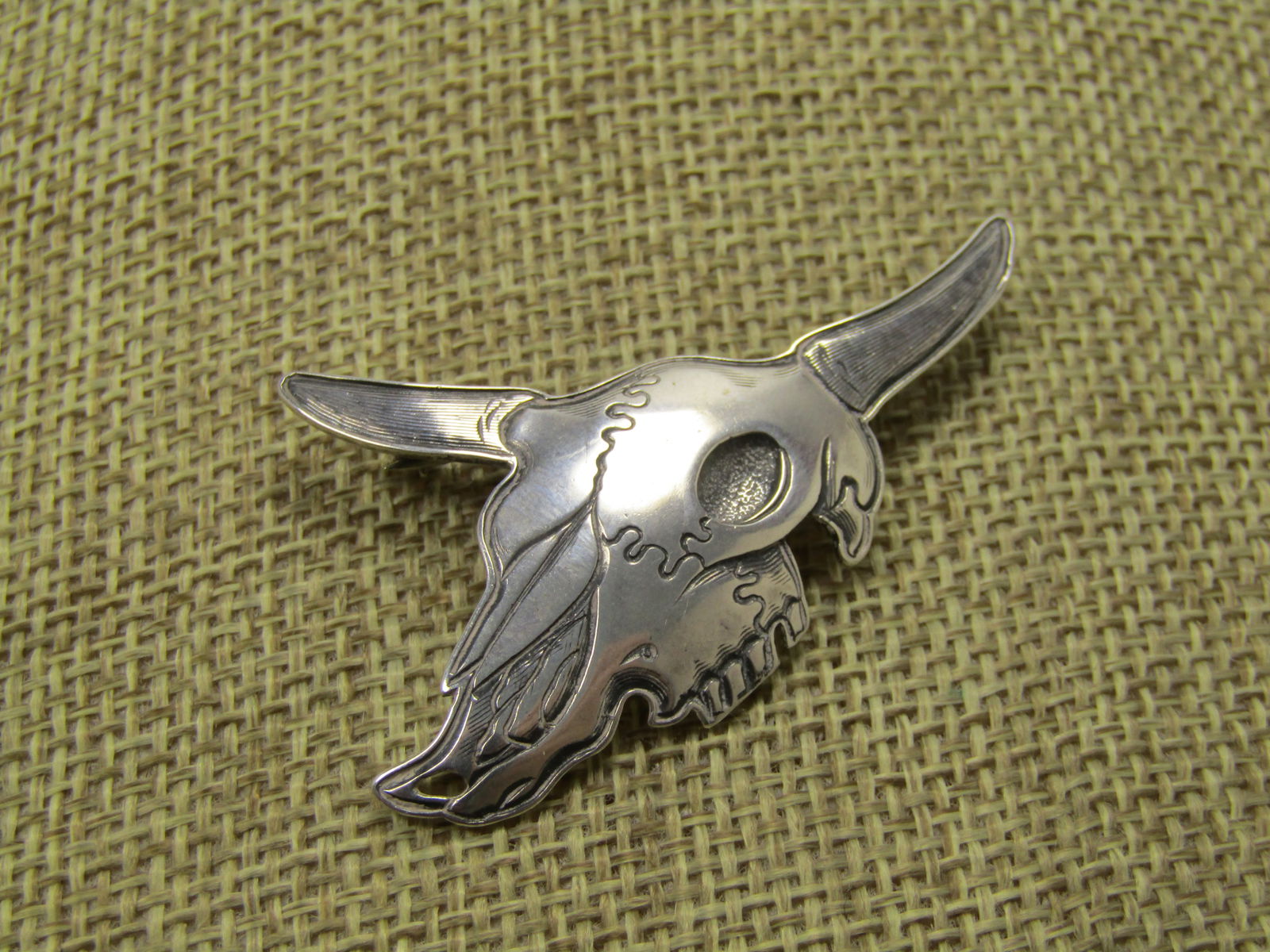 Sterling Southwestern Skull Head Brooch signed Kit Carson: Sterling Southwestern Skull Head Brooch signed Kit Carson. This jewelry/artist is out of Arizona. He started in appx. 1974 and continues today. The date of this is not known for certain, but
