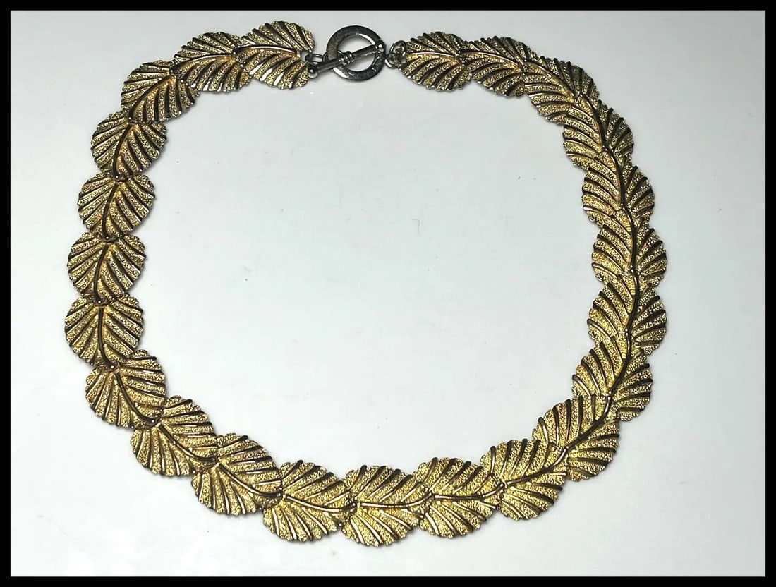Estate Gold Tone Leaf Link Necklace- Unsigned - 3