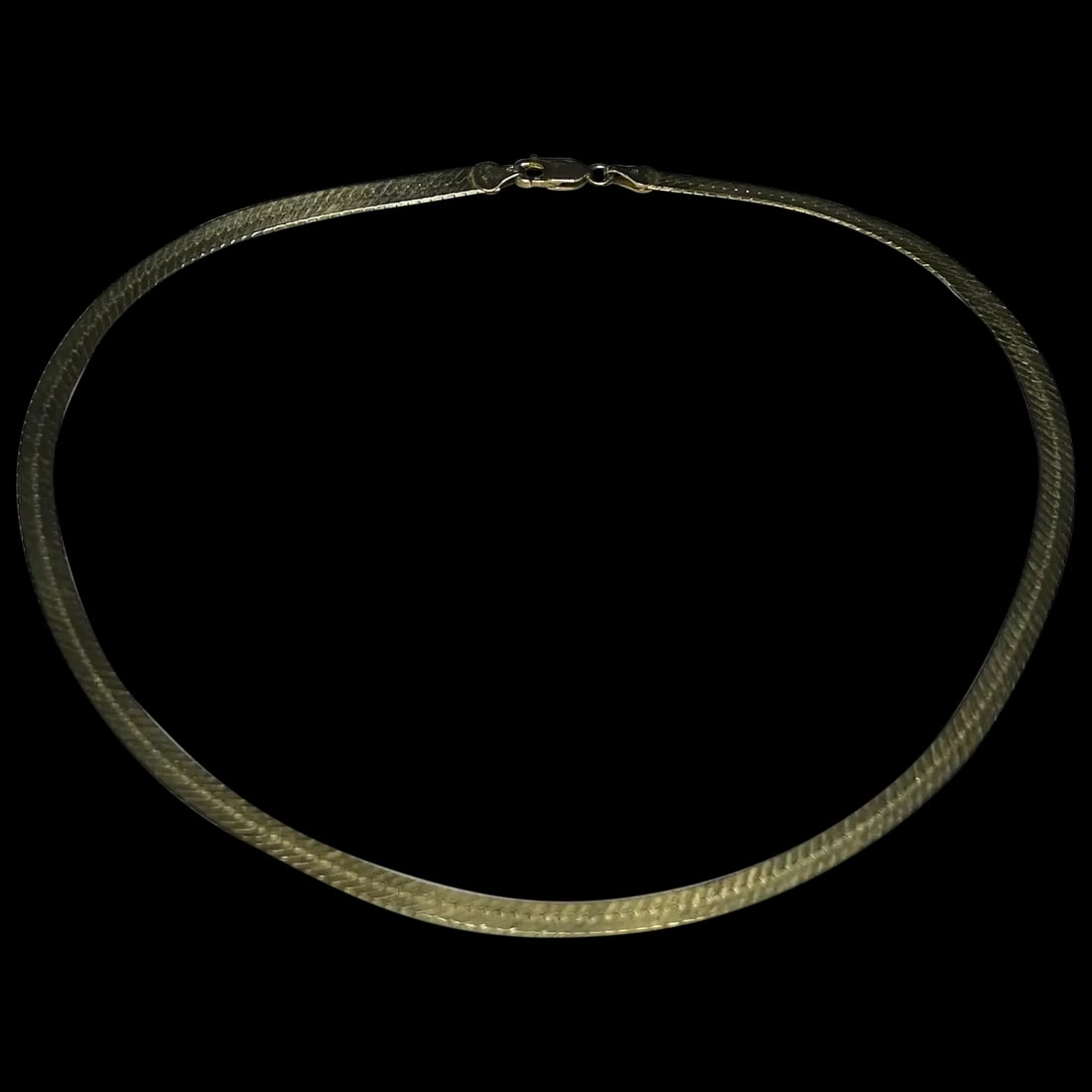 Vintage Sterling Silver Italian Herringbone Chain: Title: Vintage Sterling Silver Italian Herringbone Chain Description: Vintage Sterling Silver Italian Herringbone ChainHallmarked: Italy 925Weighs 15.7 grams Measures Approx. 17.5 inches Reserve: