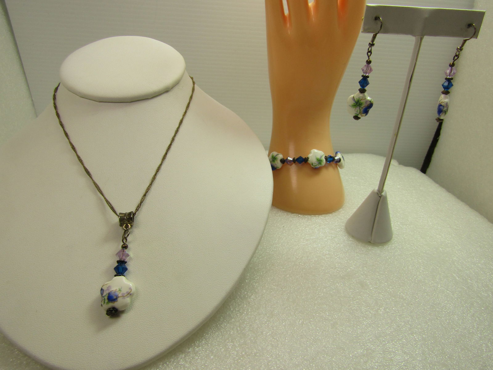 Vintage Blue/White Floral Necklace/Earrings/Bracelet Set, 1980's: Vintage Blue/White Floral Necklace/Earrings/Bracelet Set, 1980's. The floral beads are ceramic or porcelain with green leaves and stems and shaded blue flowers. Each bead is appx. 1/2" wide and