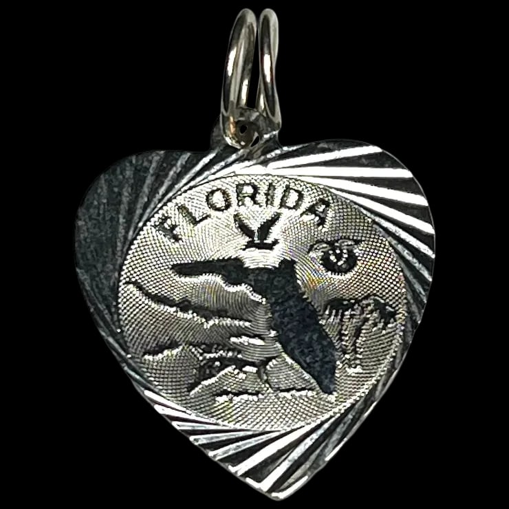 Vintage Sterling Silver Florida Charm/Pendant: Title: Vintage Sterling Silver Florida Charm/Pendant Description: Vintage Sterling Silver Florida Charm/PendantHallmarked: Crea SterlingWeighs 1.1 gramsMeasures Approx. .75 inch x .75 inches Reserve: