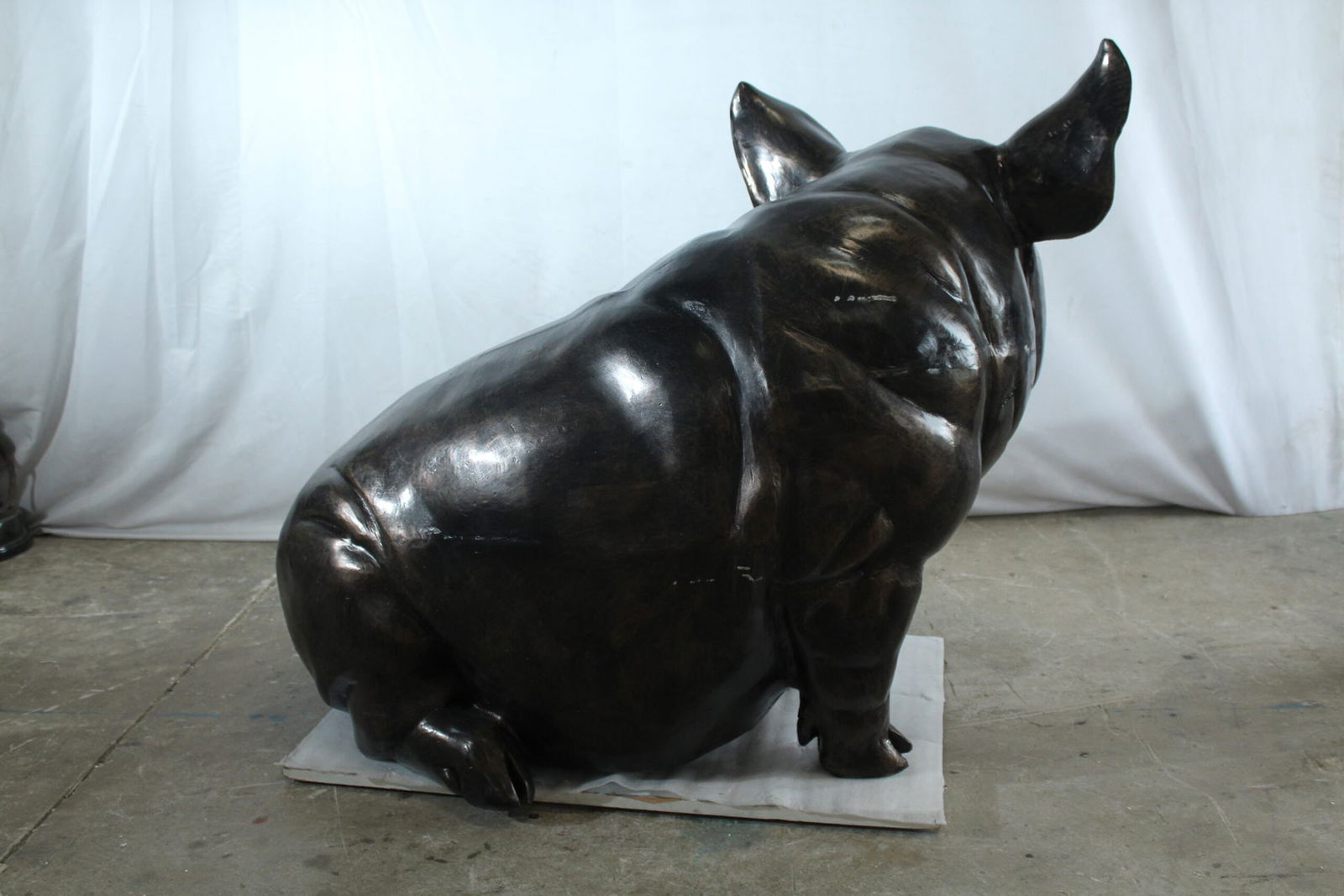 Large Sitting Pig Aluminum Statue with Realistic Detailing - Indoor & Outdoor Decorative Sculpture - - 2