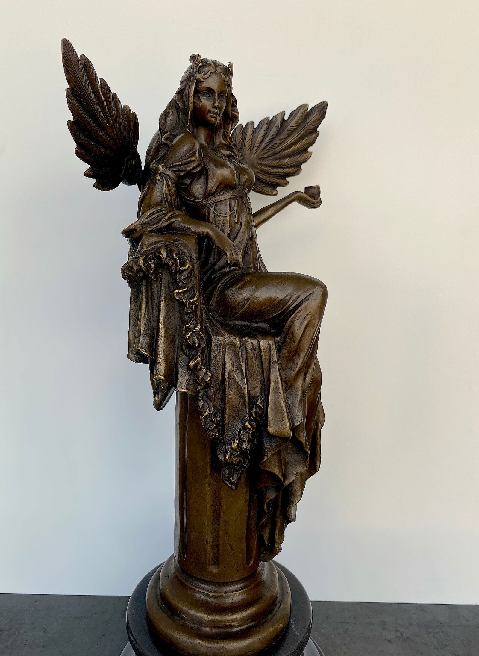 Sign. Bronze Egyptian Queen Cleopatra On marble base - 2