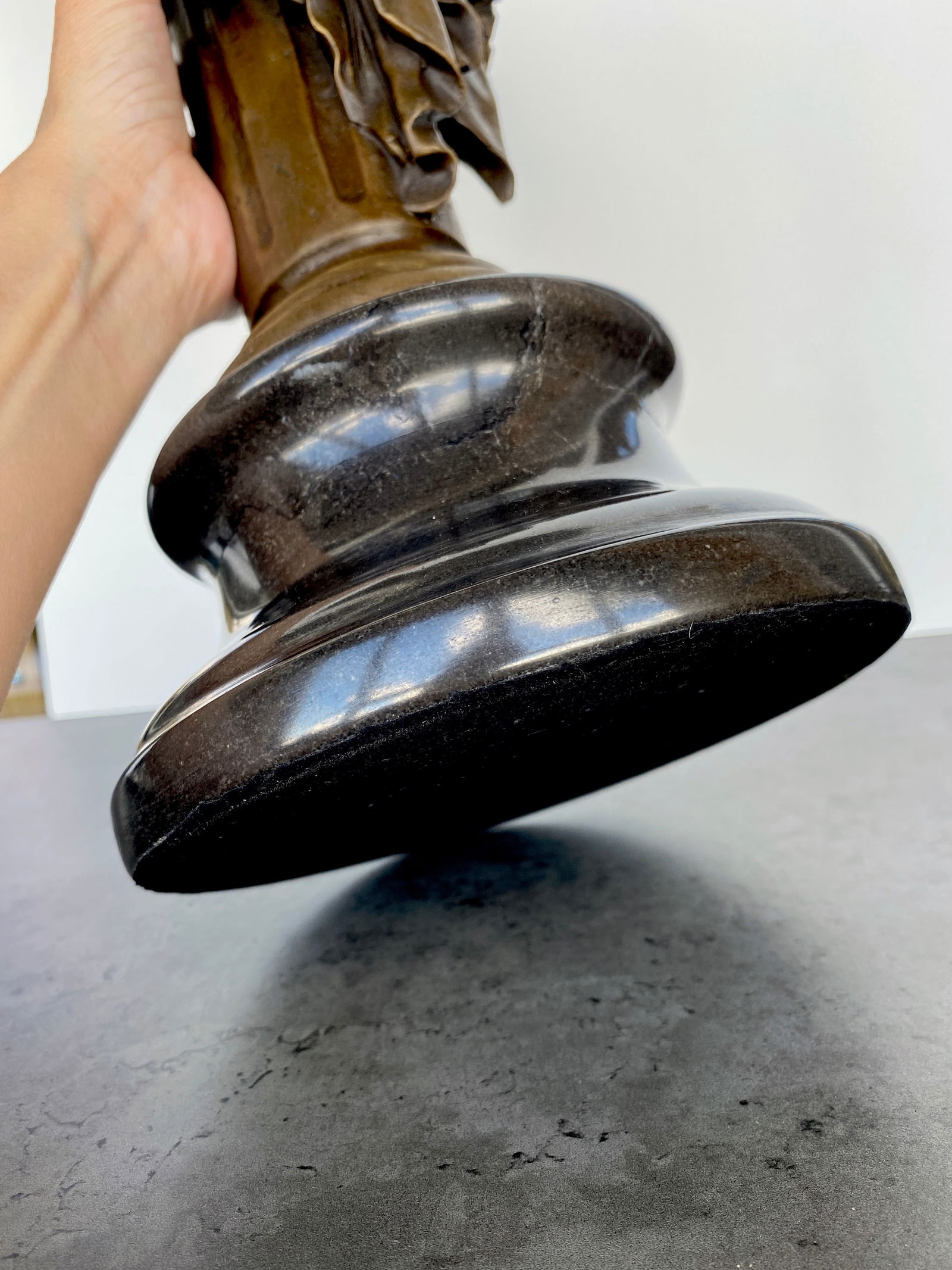 Sign. Bronze Egyptian Queen Cleopatra On marble base - 6