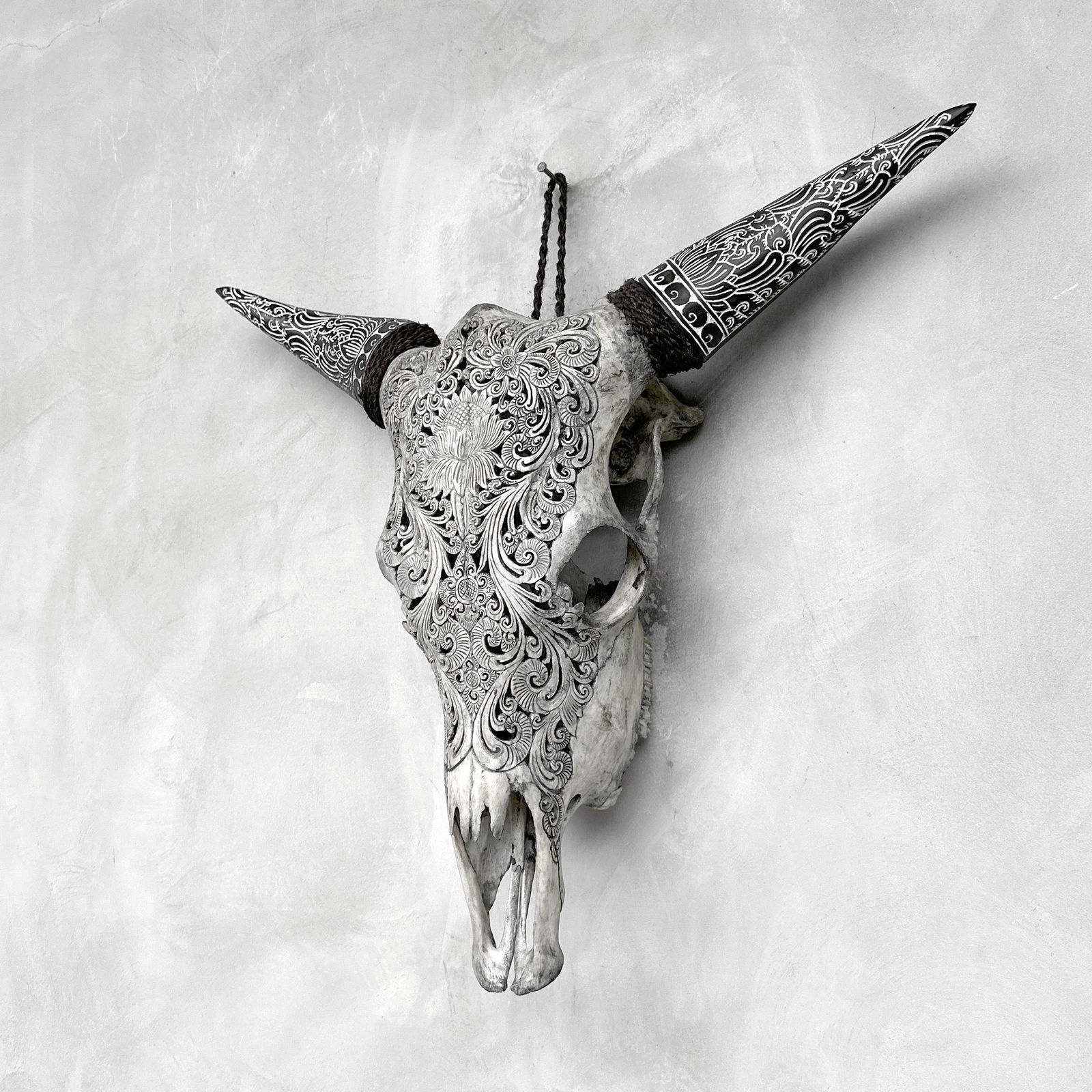 Carved cow skull with carved horns - Lotus motif - 8