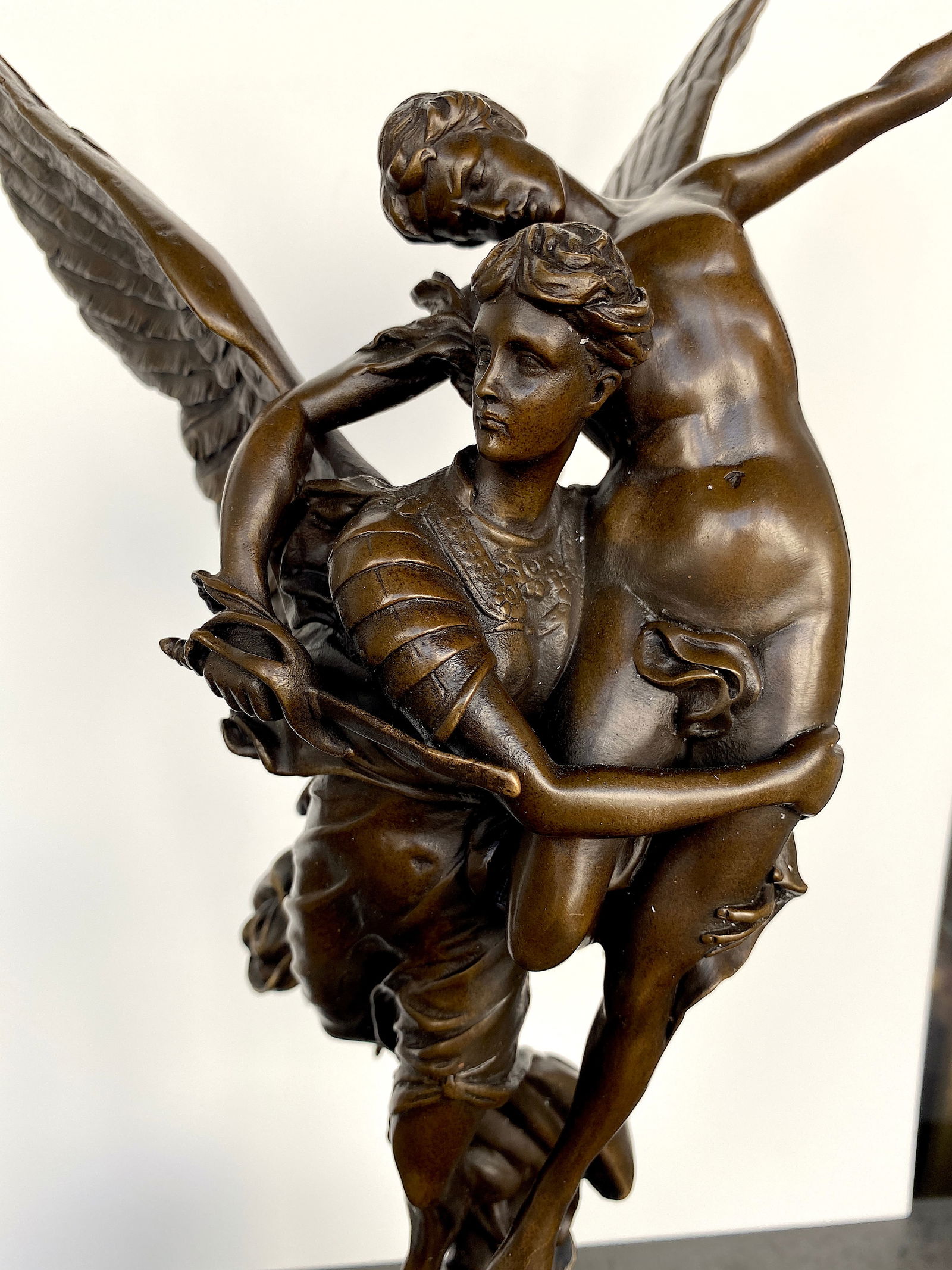 Sign. Bronze Gloria victim signed sculpture with marble base - 7