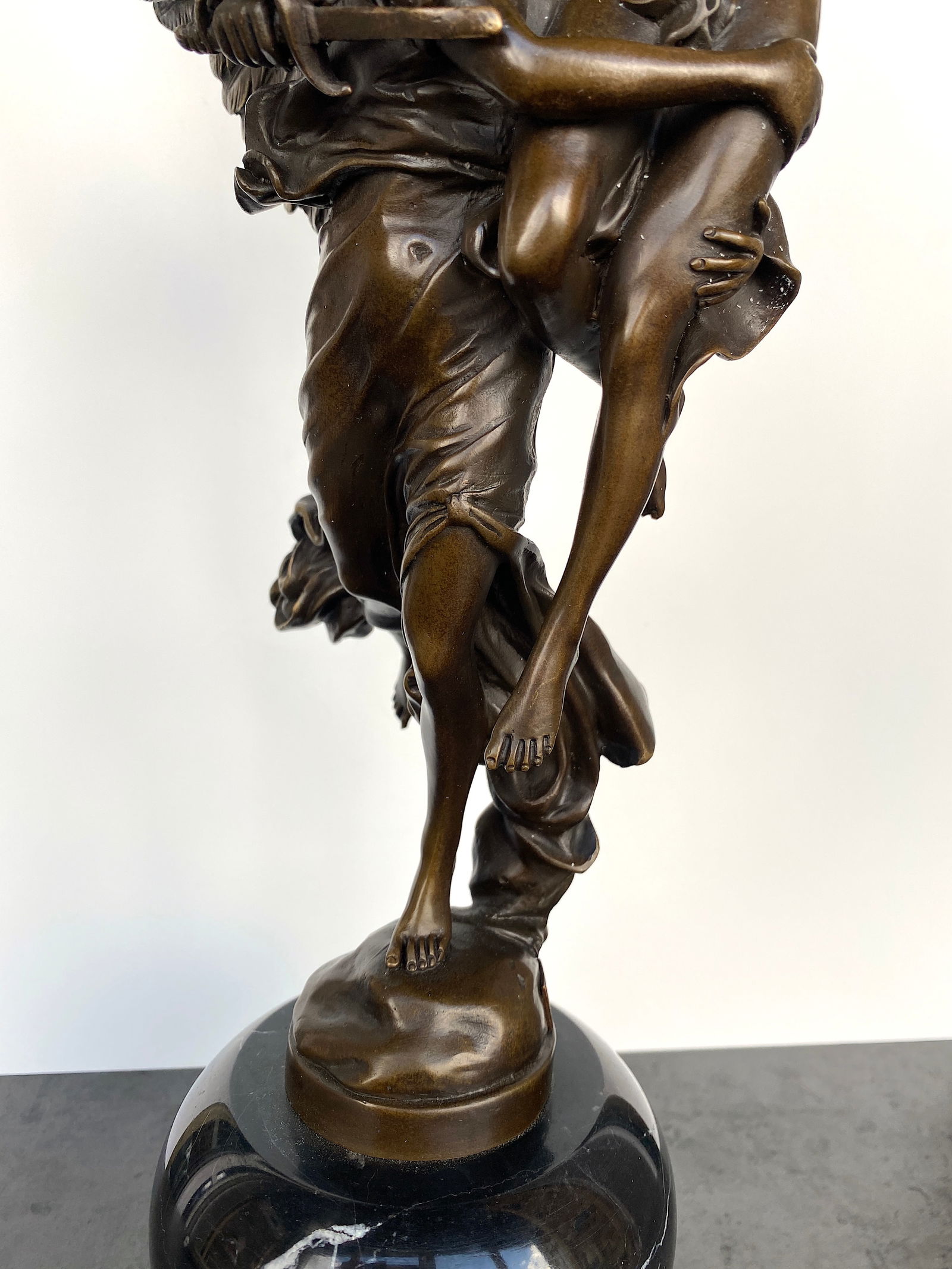 Sign. Bronze Gloria victim signed sculpture with marble base - 8