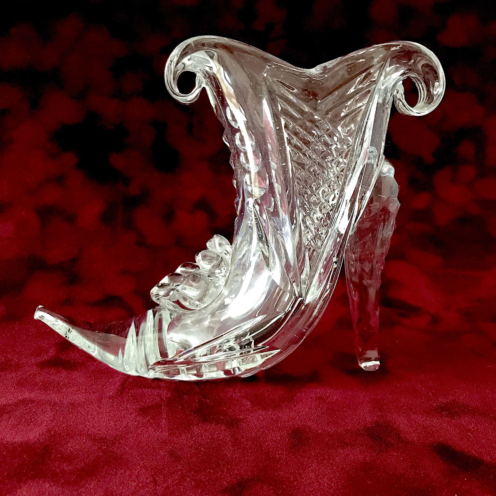Vintage Bohemia crystal vase 'high heel shoe' 560 gr: Title:Vintage Bohemia crystal vase 'high heel shoe' 560 grMaker:BohemiaOrigin: CzechoslovakiaDate/Period:ca 1960Materials:blown glassSize:12 X 6 cm (on widest points), H12 cmDescription:beautiful