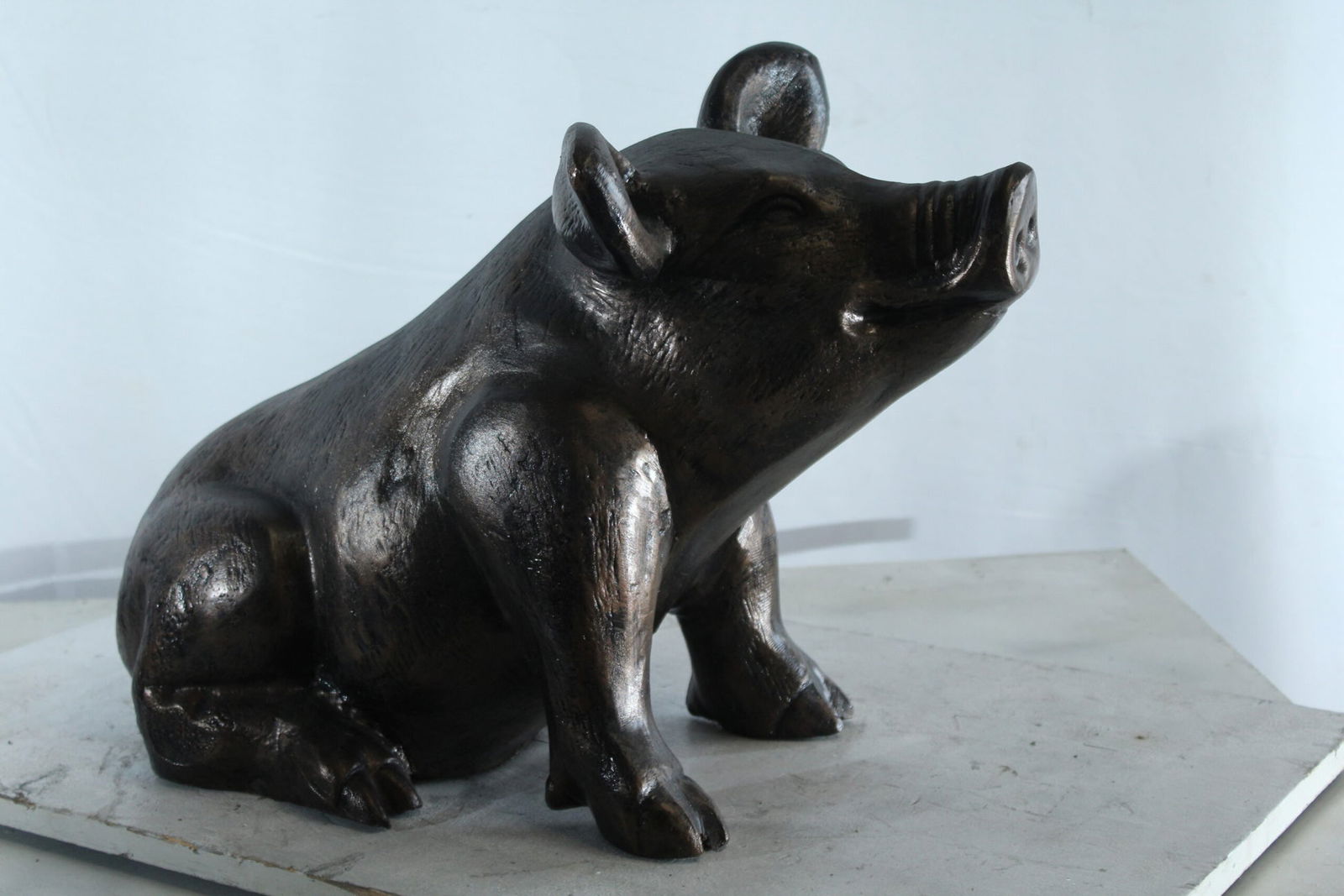 Playful Pig Sitting Statue - Aluminum Farmhouse Animal Decor for Garden, Patio, or Rustic Interiors - 5