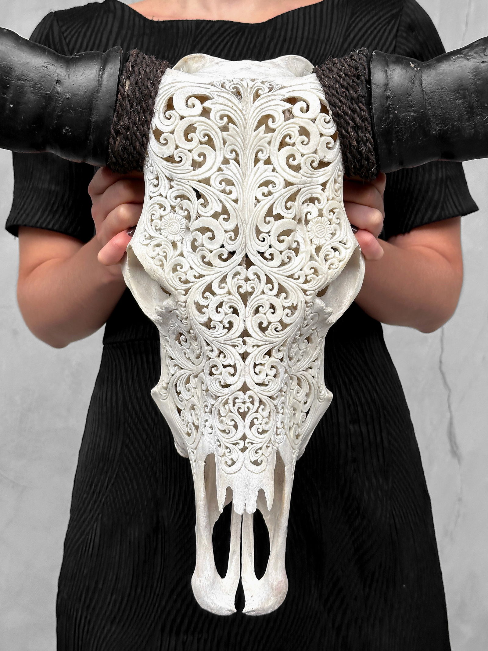 White buffalo skull - Traditional Balinese motif: Title: White buffalo skull - Traditional Balinese motif Maker:Unknown Origin: Indonesia Date/Period:2025 Materials:Bubalus Bubalis, Bone, Horn Dimensions:Height: 60 cm / 23.6 inches Width: 74 cm / 29.