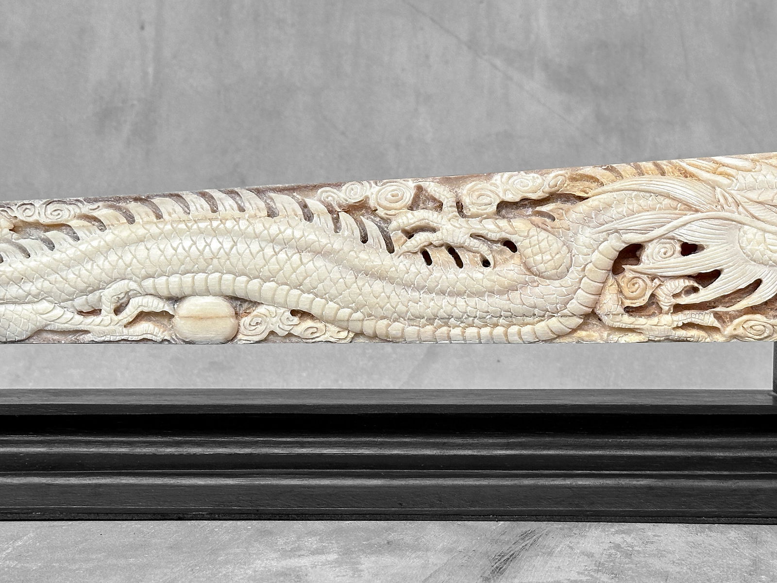 Impressive engraved swordfish rostrum - Dragon Phoenix motif - 8