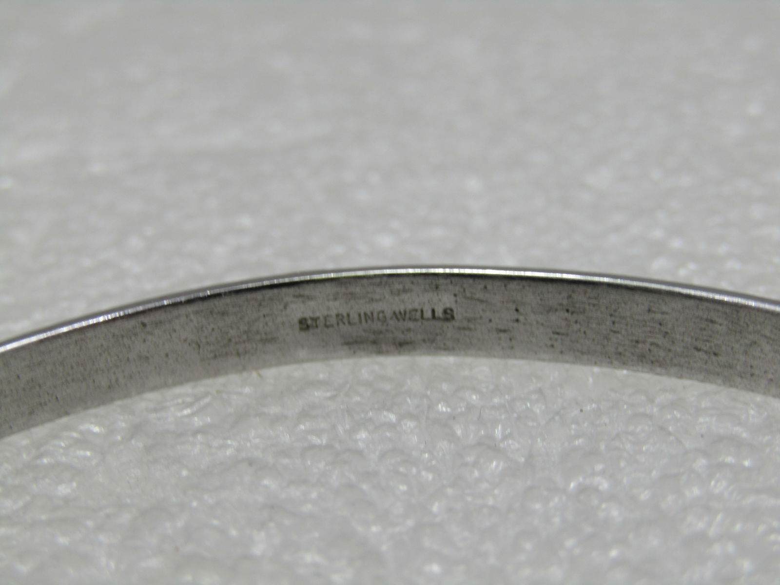 Vintage Sterling Ridged Bangle Bracelet, 4.55mm, Signed Jewelars. Weight is appx. 9.78 gr. Signed - 4