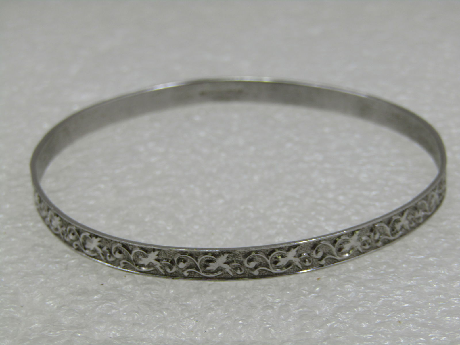 Vintage Sterling Ridged Bangle Bracelet, 4.55mm, Signed Jewelars. Weight is appx. 9.78 gr. Signed - 5