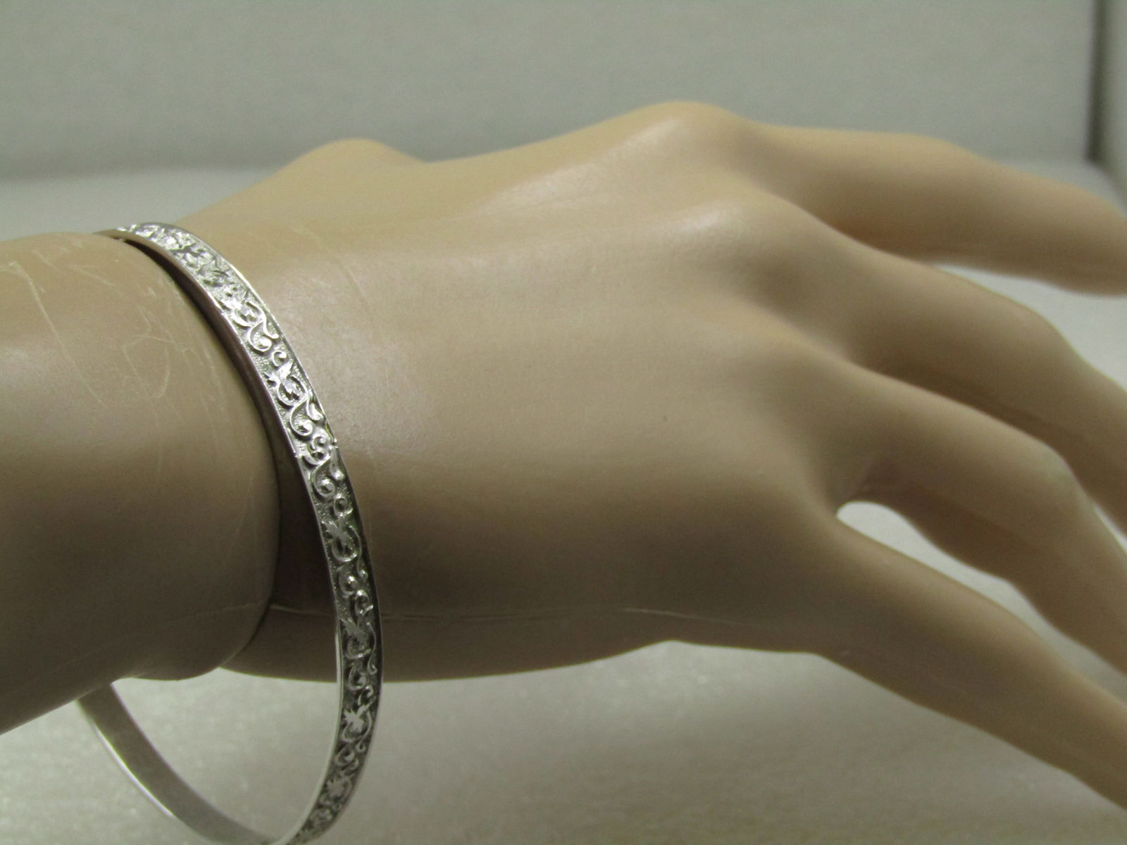 Vintage Sterling Ridged Bangle Bracelet, 4.55mm, Signed Jewelars. Weight is appx. 9.78 gr. Signed - 6