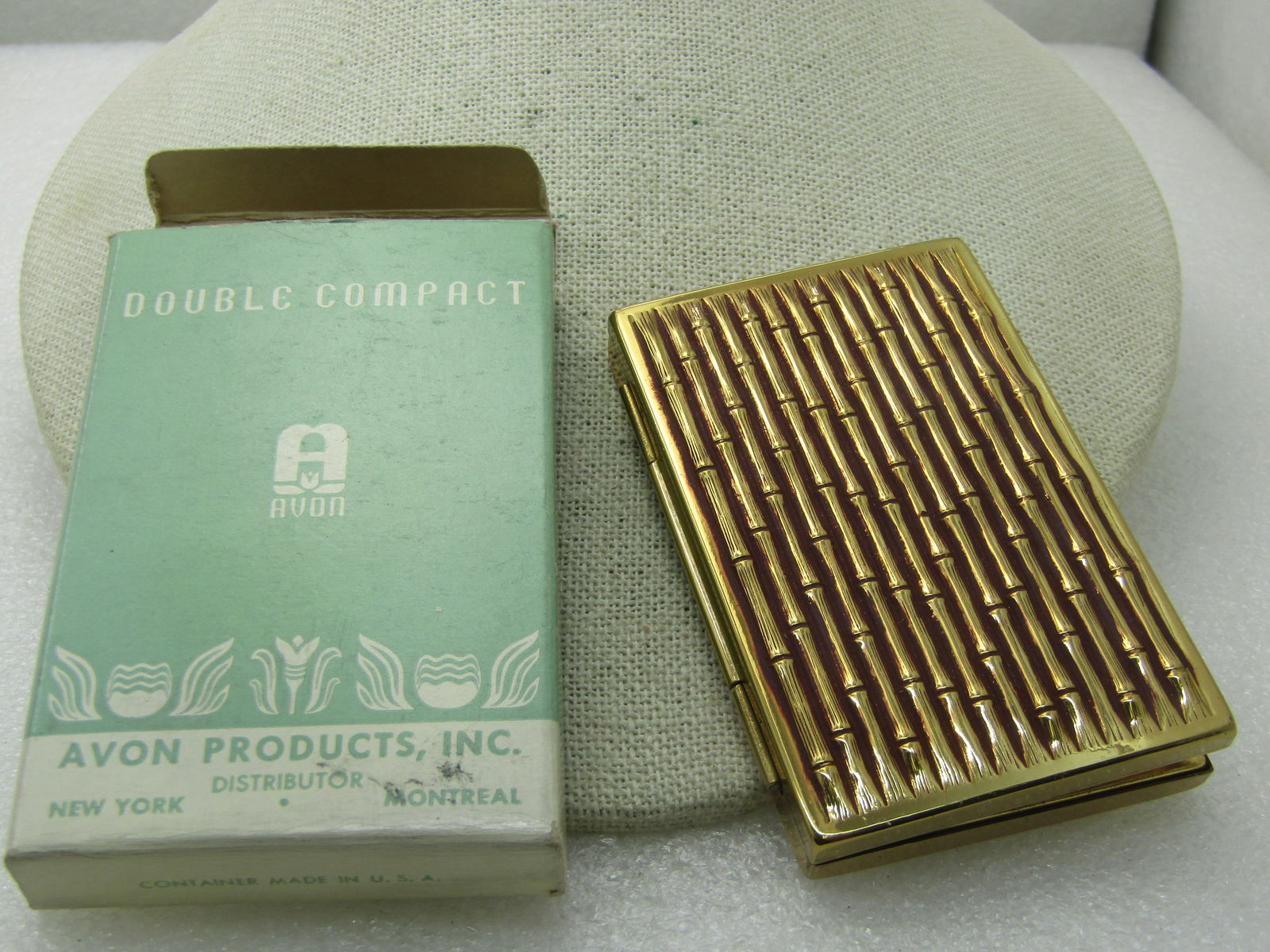 Vintage Avon Double Compact Paul Revere Red, In Box. Bamboo Lid, Unused: Vintage Avon Double Compact Paul Revere Red, In Box. Bamboo Lid, Unused, appx. Mid-Century, Double Compact, Paul Revered Red in left compartment with tissue still covering, two puffs, unused. Avon Pro