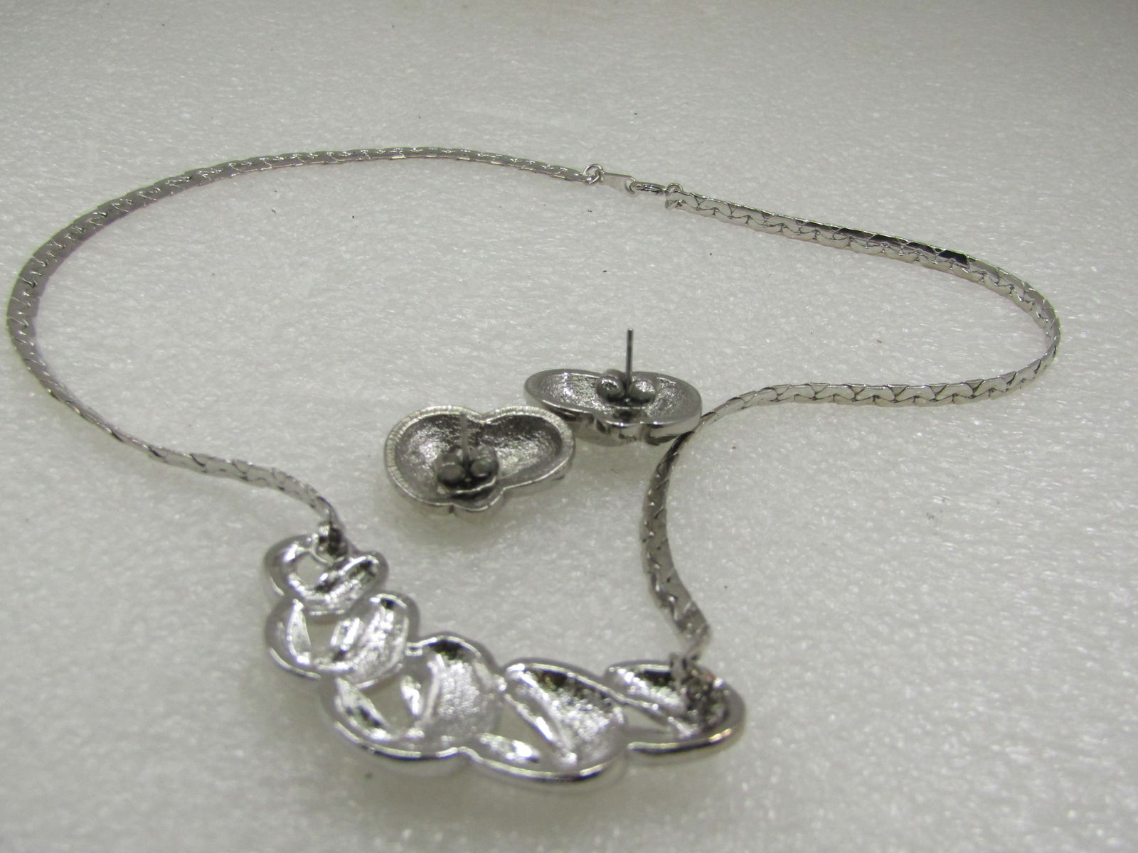 Vintage Silver Tone Ridged Necklace & Earrings Set, 1960's - 4