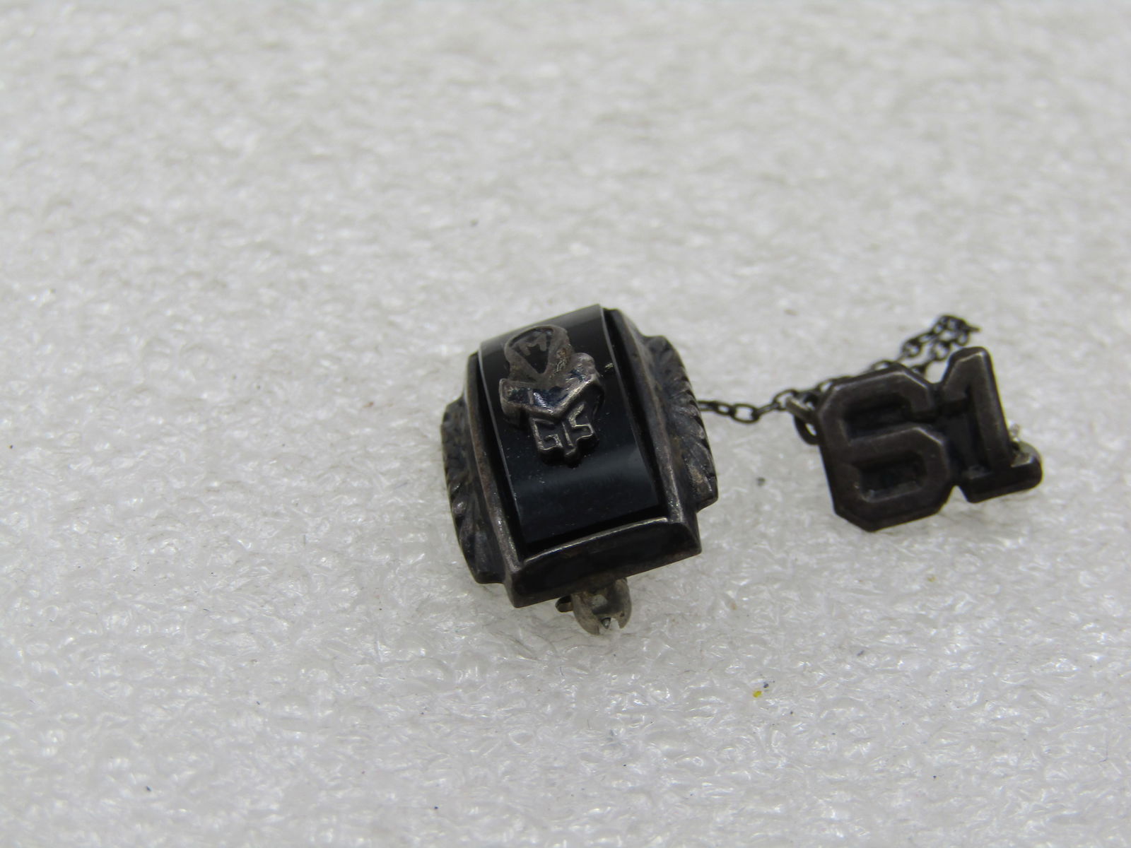 Vintage Sterling MGS - Girl School Class Pin. 1961: Vintage Sterling MGS - Girl School Class Pin. 1961. Enameled over the crest and there is some wording missing on the banner. Sterlng silver tested at 4.46 gr. It has a domed oblong curved onyx backgro