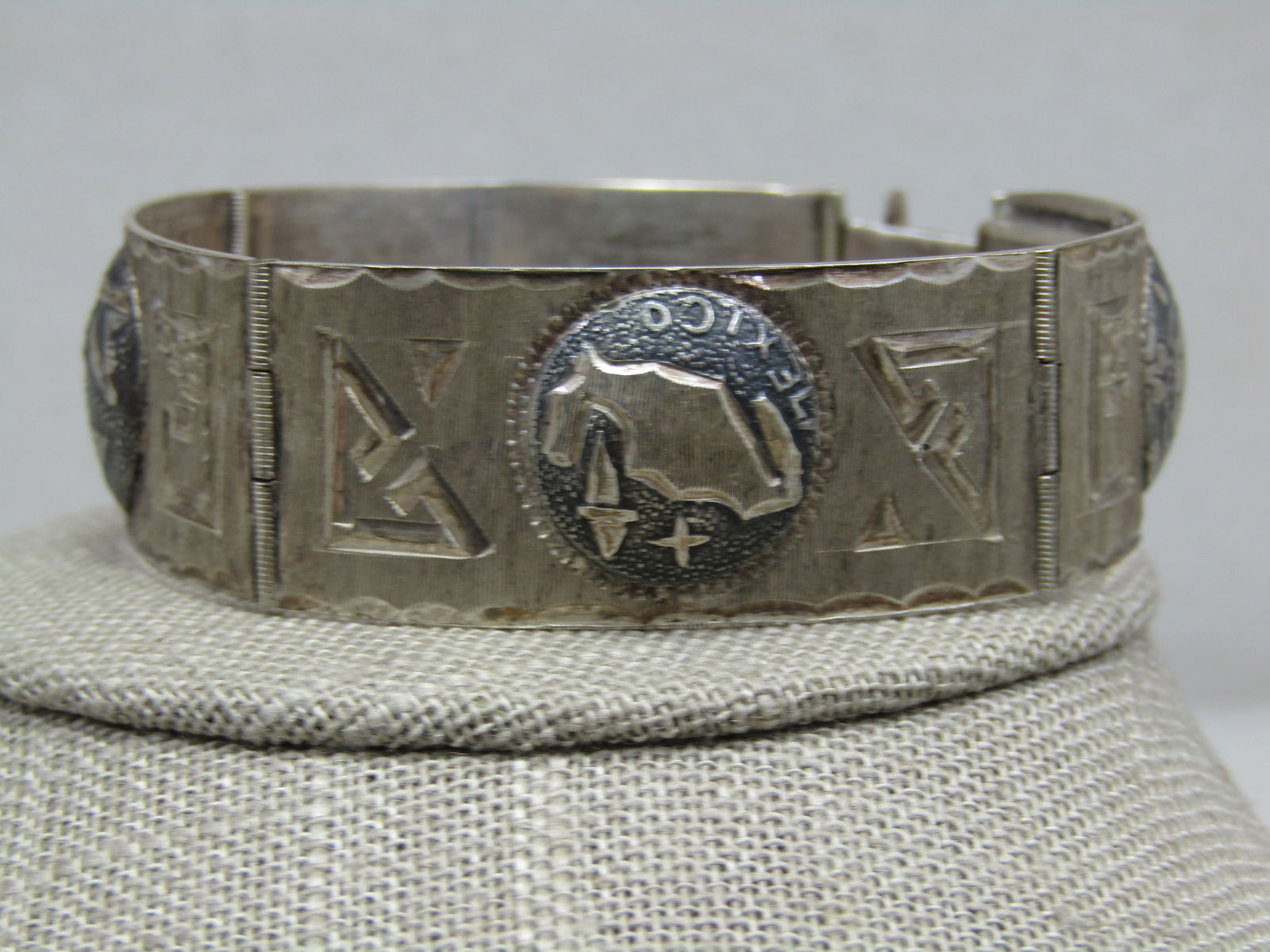 Vintage Sterling Mexican Pictorial Link Bracelet, 6.75" Signed (1 of 10)