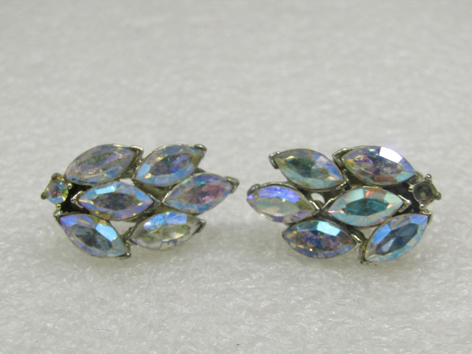 Vintage Aurora Borealis Leaf Clip Earrings, 1" (1 of 5)