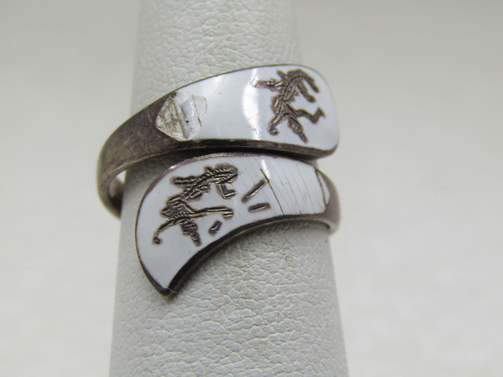 Vintage Sterling Enameled Siam Bypass Ring, White Enameled. Sz. 5. (1 of 5)
