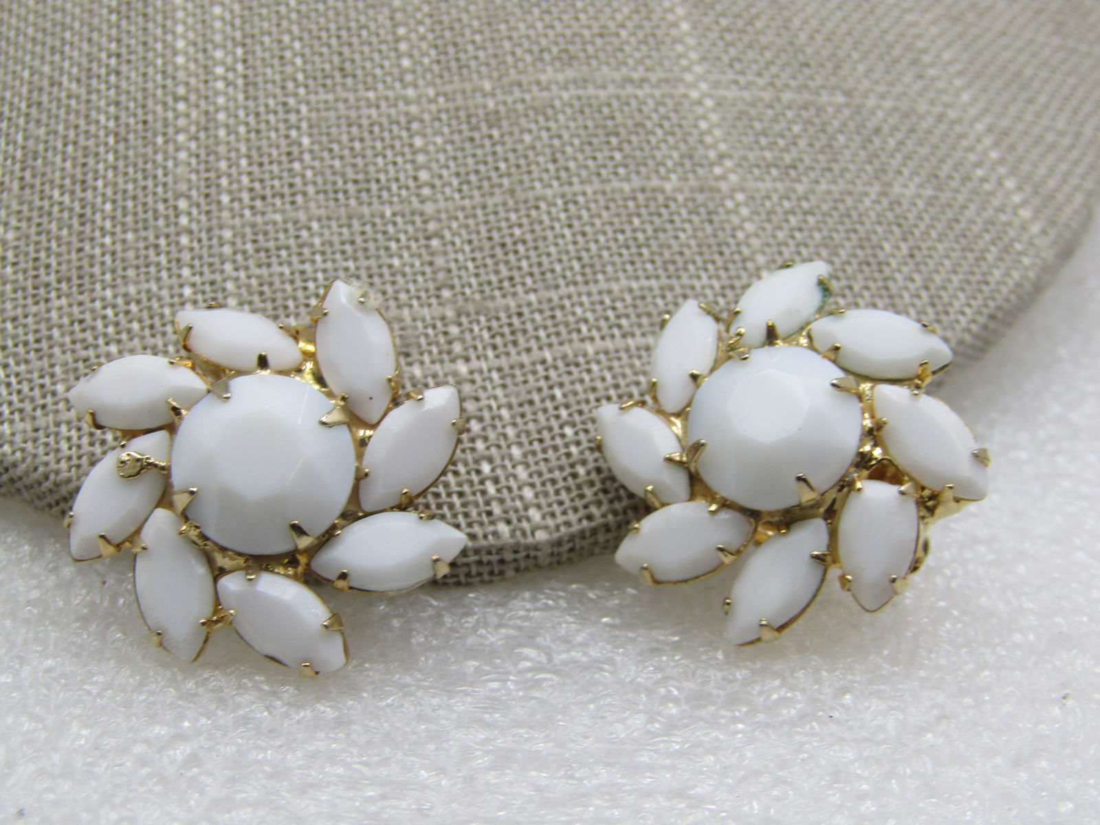 Vintage Spiral Blossom Milk Glass Clip Earrings: Vintage Spiral Blossom Milk Glass Clip Earrings, 1" gold tone, prong set, mid-century. Very good condition. Not signed by the maker. Very good condition, like new. C71421.8 SS6158 J LD 12/9/21). 