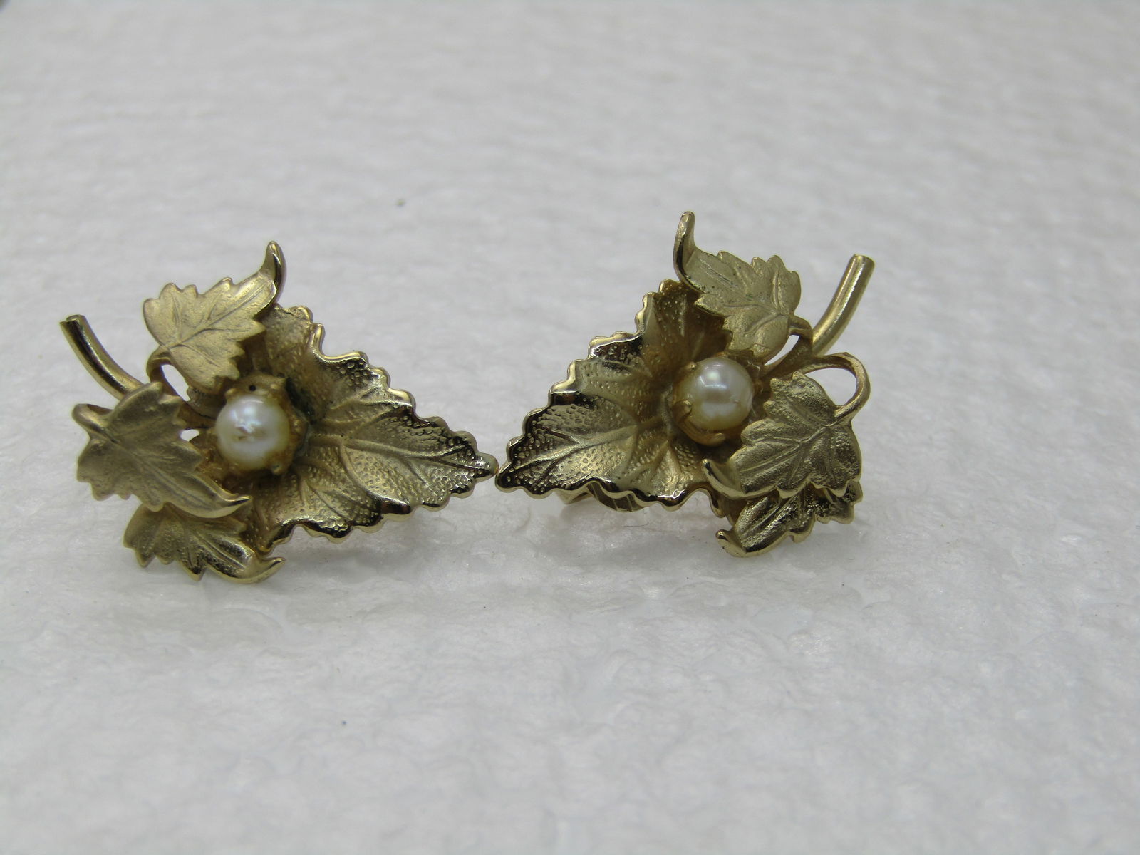 Vintage Gold Tone Leaf Clip Earrings, Faux Pears, 1960's (1 of 5)