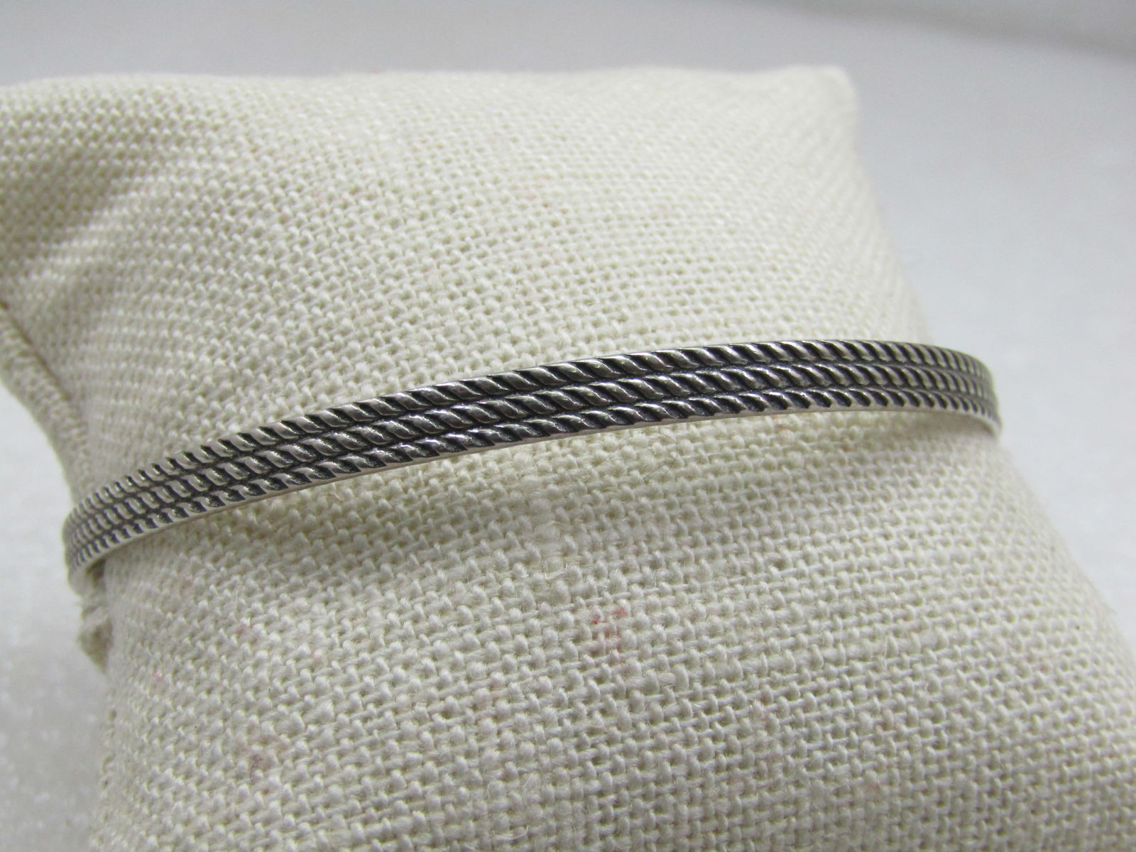 Vintage Sterling Ridged Bangle Bracelet, 4.55mm, Signed Jewelars: Vintage Sterling Ridged Bangle Bracelet, 4.55mm, Signed Jewelars. Signed Jewelars Ster, tested and weighs appx. 9.79 gr. 1960's. Very good condition. (W3315.2x2 SS5883 J LD 10/27/21). Reserve: $40.00