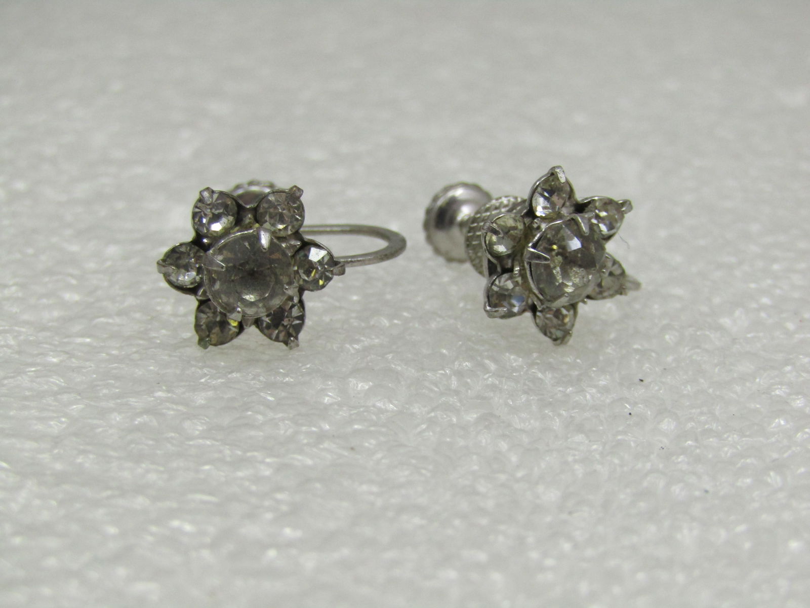 Vintage Floral Rhinestone Stud Earrings, Screw Back, 1940's: Vintage Floral Rhinestone Stud Earrings, Screw Back, 1940's. Petite 1/2" silver tone rhinestone blossoms. They are not signed. Very good condition. (INV W> 82121.6 SS5652 J ET LD 10/3/21). Reserve: $2