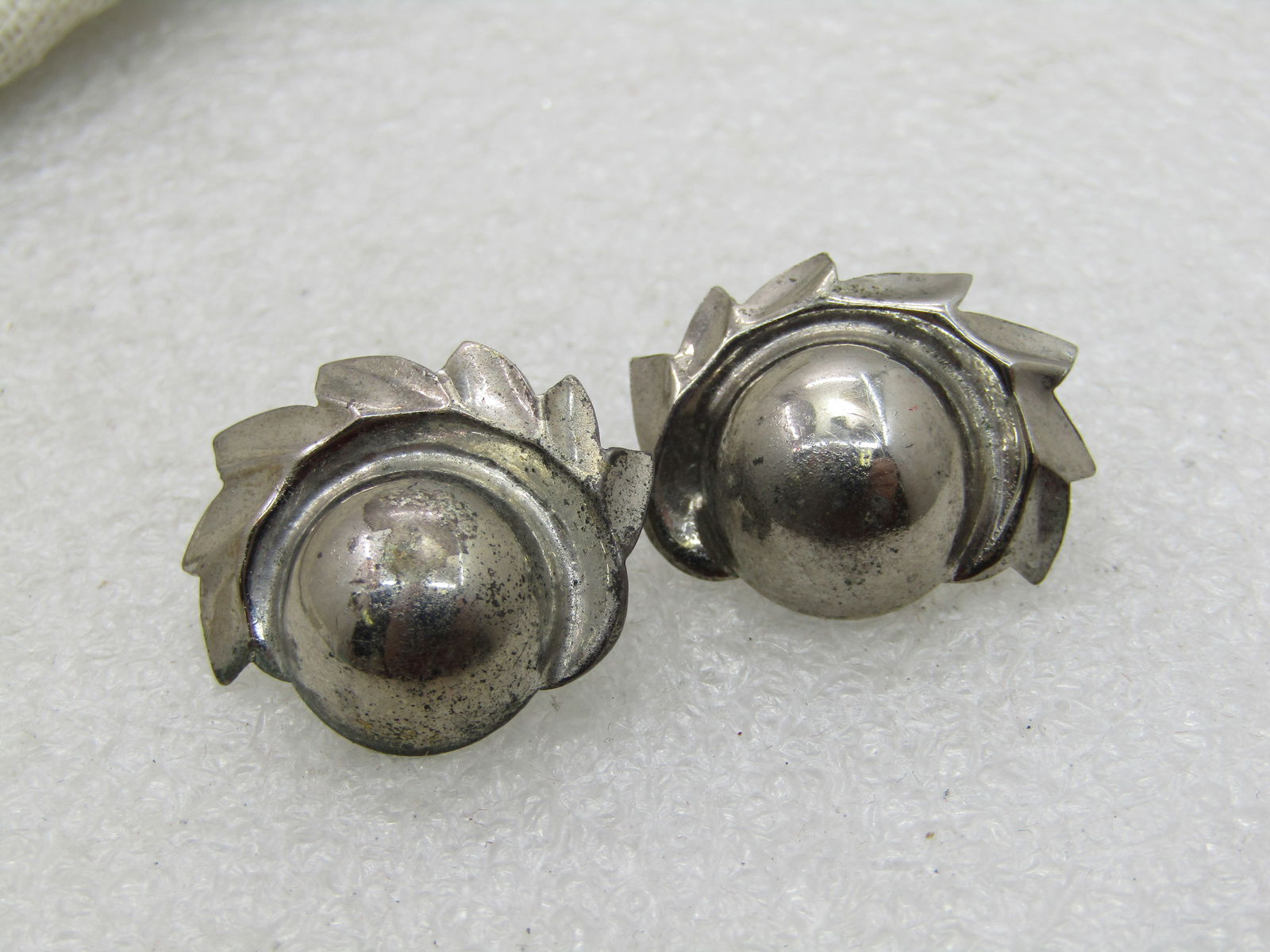 Vintage Southwestern Sterling Earrings, Screwback, Domed Design NL (1 of 5)