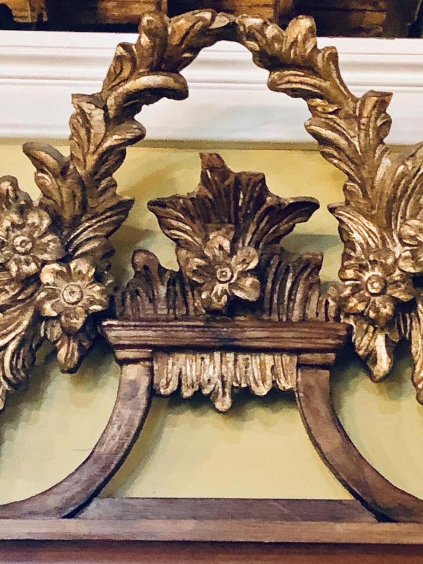 A Gilt Gold Italian Acanthus Leaf Carved Wall or Console Mirror - 5