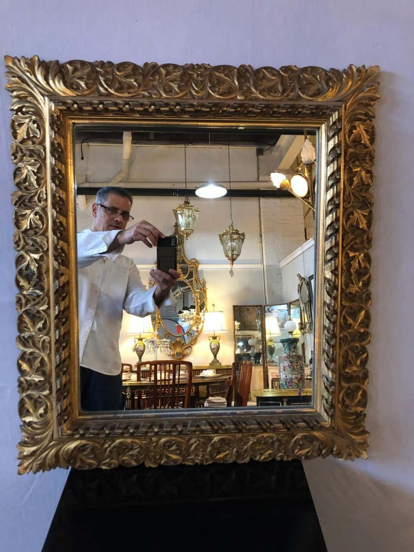 Antique 19th Century Fine Giltwood Mirror with Leaf Vine and Floral Carvings - 10