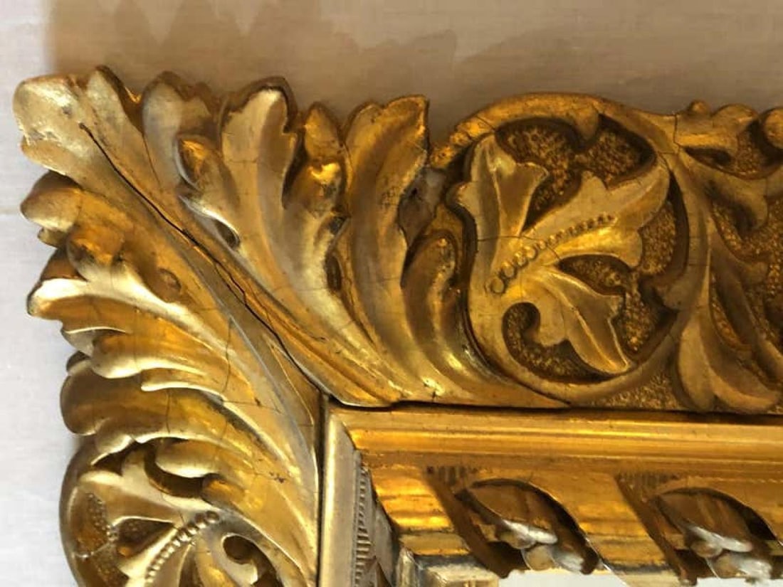 Antique 19th Century Fine Giltwood Mirror with Leaf Vine and Floral Carvings - 4