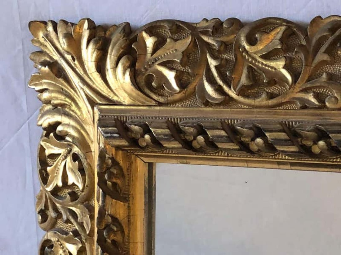 Antique 19th Century Fine Giltwood Mirror with Leaf Vine and Floral Carvings - 5